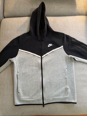 Nike Tech Fleece Hoodie Black and Light Gray Size M Men’s